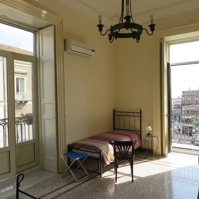 B&B Al Teatro Massimo Katania Nocleg ze śniadaniem