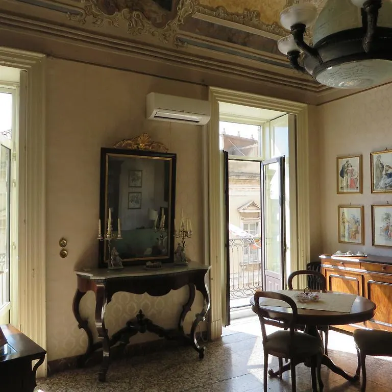 Nocleg ze śniadaniem B&B Al Teatro Massimo Katania
