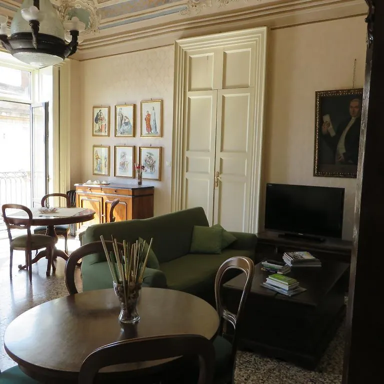 ** Nocleg ze śniadaniem B&B Al Teatro Massimo Katania Włochy